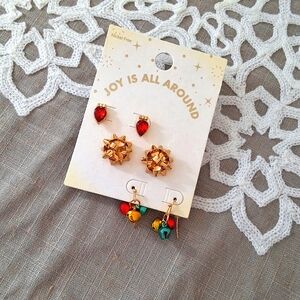 💥SALE💥NEW Christmas Holiday Joy Is All Around Earrings Set